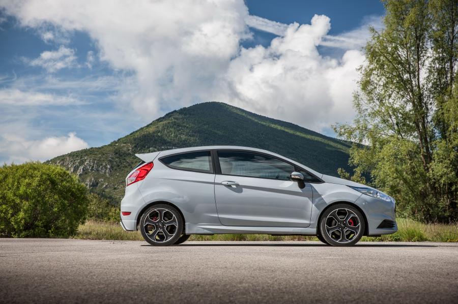 Ford Fiesta ST200 2016 года  (фото 34 из 36)